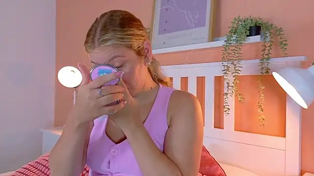 BelaMiller  online show from September 26, 2025, 11:28 am