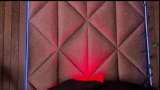 Snapshot of TiffValentinee_ chatting on October 4, 2025, 7:37 pm TiffValentinee online show from October 4, 2025, 7:37 pm