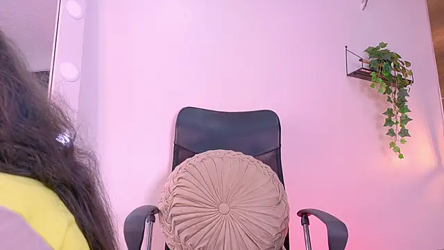 Snapshot of TiffValentinee_ chatting on October 13, 2025, 7:59 pm TiffValentinee online show from October 13, 2025, 7:59 pm