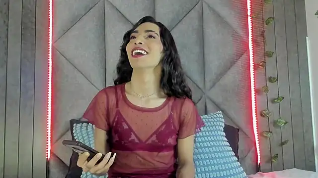 Snapshot of TiffValentinee_ chatting on February 25, 2026, 8:19 pm TiffValentinee online show from February 25, 2026, 8:19 pm