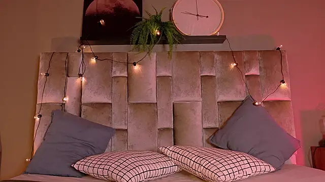 Snapshot of TiffValentinee_ chatting on October 13, 2025, 3:19 am TiffValentinee online show from October 13, 2025, 3:19 am