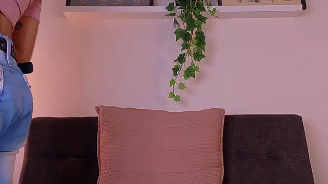 Snapshot of TiffValentinee_ chatting on March 3, 2026, 8:16 pm TiffValentinee online show from March 3, 2026, 8:16 pm