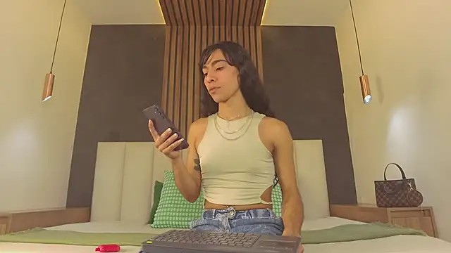 Snapshot of TiffValentinee_ chatting on October 2, 2025, 8:01 pm TiffValentinee online show from October 2, 2025, 8:01 pm