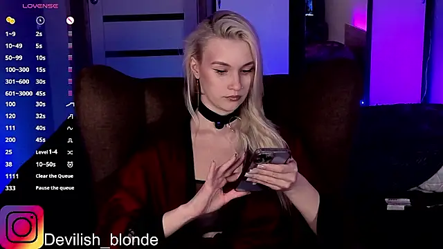 Snapshot of HitchcocianBlonde chatting on February 19, 2026, 7:00 pm HitchcocianBlonde online show from February 19, 2026, 7:00 pm