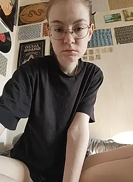 Snapshot of _arigins_ chatting on October 3, 2025, 8:16 am arigins online show from October 3, 2025, 8:16 am