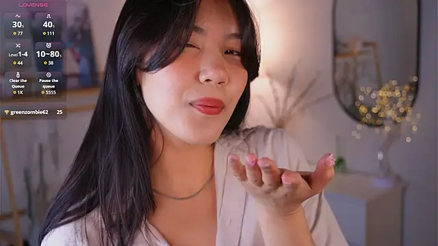 MoiraEger online show from October 28, 2025, 5:12 pm