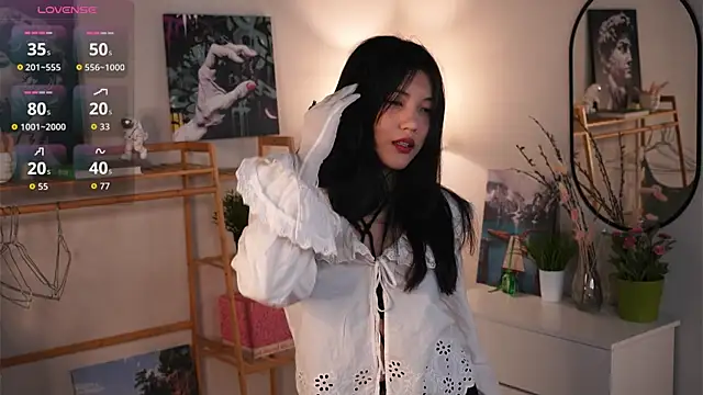 MoiraEger online show from October 1, 2025, 5:17 pm