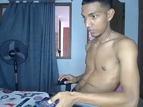 miguelmarcus online show from September 15, 2025, 5:35 pm