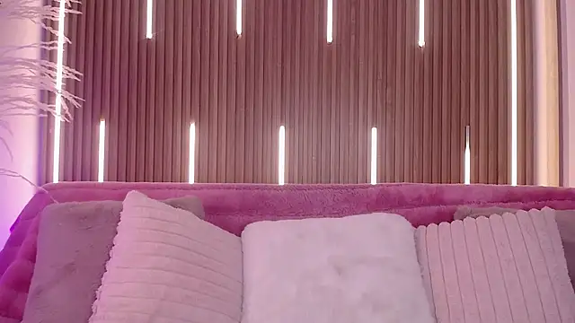 MylaDreams online show from November 26, 2025, 3:17 am