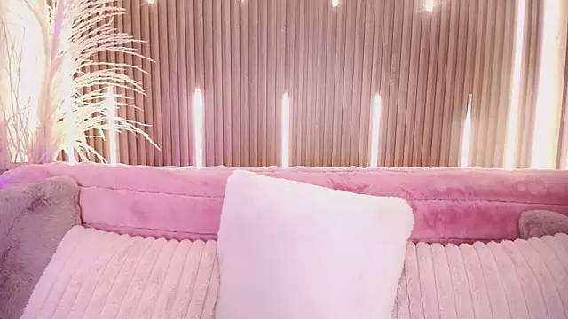 MylaDreams online show from September 27, 2025, 3:45 am