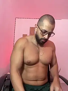 Snapshot of magnumchris chatting on May 16, 2026, 3:11 pm magnumchris online show from May 16, 2026, 3:11 pm
