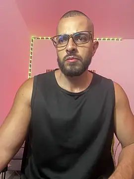 Snapshot of magnumchris chatting on May 10, 2026, 12:14 am magnumchris online show from May 10, 2026, 12:14 am