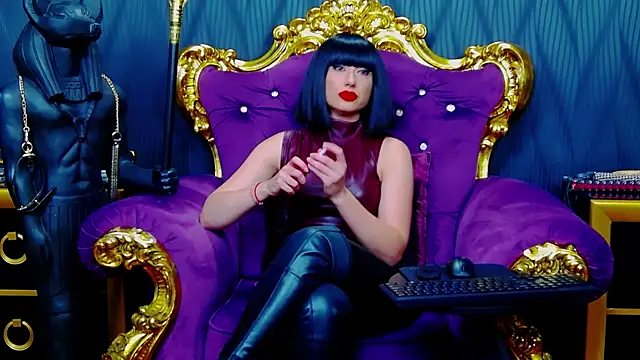 Snapshot of LaraMaeve chatting on October 10, 2025, 4:57 am LaraMaeve online show from October 10, 2025, 4:57 am