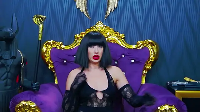 Snapshot of LaraMaeve chatting on November 12, 2025, 6:06 am LaraMaeve online show from November 12, 2025, 6:06 am