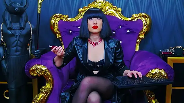 Snapshot of LaraMaeve chatting on October 11, 2025, 5:08 am LaraMaeve online show from October 11, 2025, 5:08 am