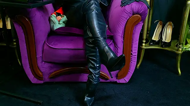 VivianReeve online show from September 25, 2025, 5:24 am