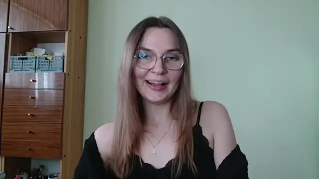 LooveELLYx online show from October 8, 2025, 1:34 pm