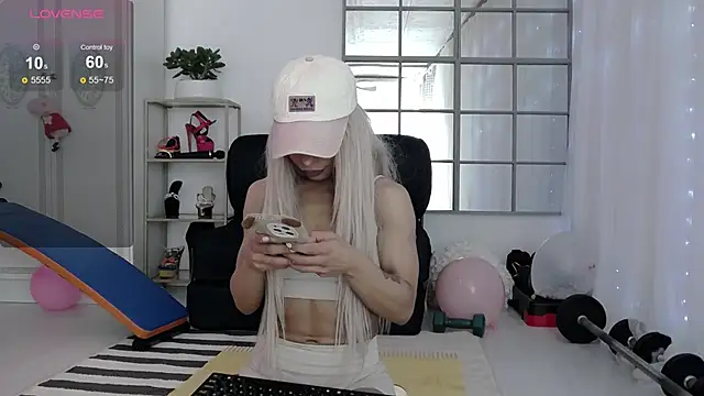 SarahRaynex online show from April 9, 2026, 12:00 pm