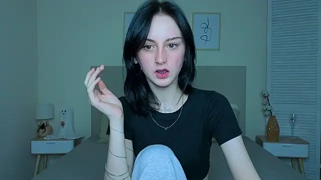 Snapshot of Little_moly999 chatting on November 20, 2025, 4:13 am Little moly999 online show from November 20, 2025, 4:13 am