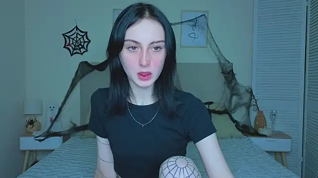 Snapshot of Little_moly999 chatting on November 3, 2025, 9:18 pm Little moly999 online show from November 3, 2025, 9:18 pm