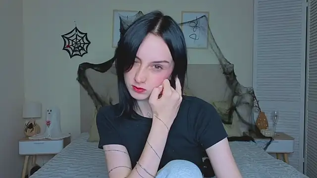 Snapshot of Little_moly999 chatting on October 27, 2025, 8:21 pm Little moly999 online show from October 27, 2025, 8:21 pm