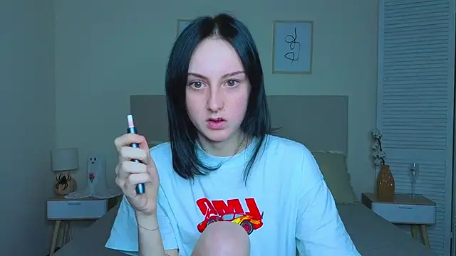 Snapshot of Little_moly999 chatting on November 15, 2025, 5:33 am Little moly999 online show from November 15, 2025, 5:33 am