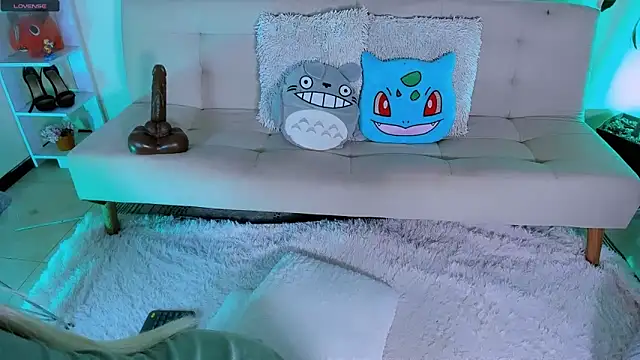 Simonesmith01 online show from September 10, 2025, 5:12 pm