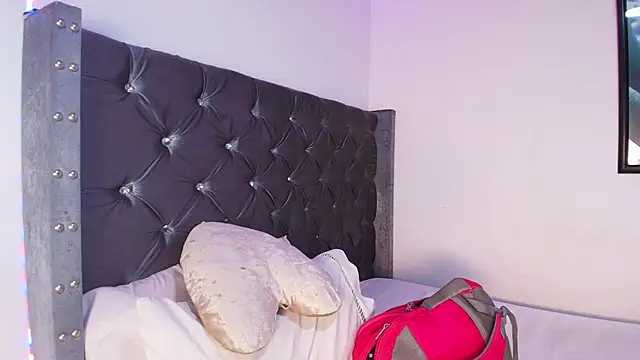 GraceWallace  online show from September 14, 2025, 5:02 pm