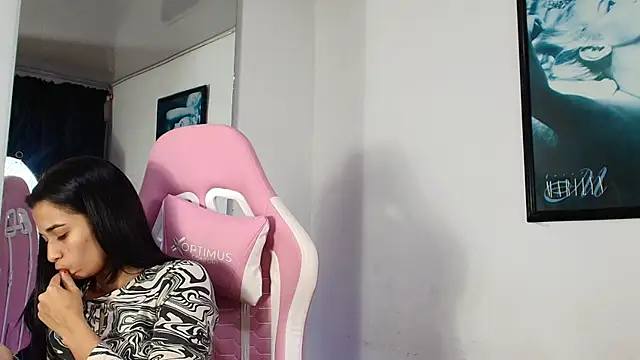 GraceWallace  online show from April 16, 2026, 3:18 am