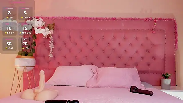 mili moon  online show from September 18, 2025, 12:41 pm