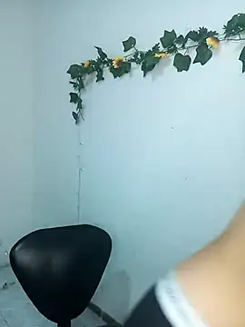 karinnahotdirty online show from March 6, 2026, 1:00 am