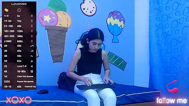 Snapshot of skinnykalitzo18 chatting on February 22, 2026, 2:30 pm skinnykalitzo18 online show from February 22, 2026, 2:30 pm