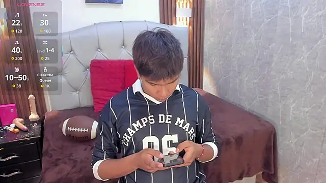 Snapshot of Thiago_Kozak chatting on May 25, 2026, 7:56 pm Thiago Kozak online show from May 25, 2026, 7:56 pm