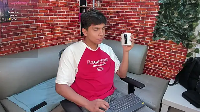 Snapshot of Thiago_Kozak chatting on May 22, 2026, 1:20 pm Thiago Kozak online show from May 22, 2026, 1:20 pm
