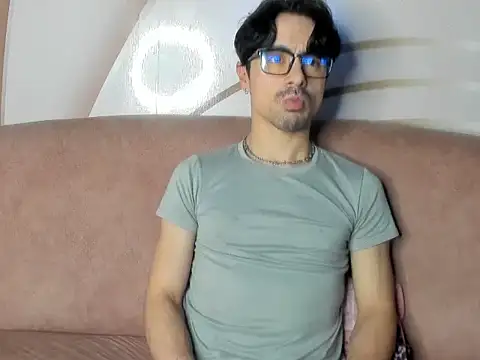 BryCams3 online show from November 28, 2025, 10:10 pm