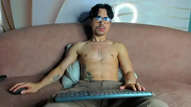 BryCams3 online show from November 27, 2025, 4:02 am