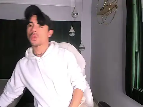 BryCams3 online show from November 13, 2025, 10:46 pm