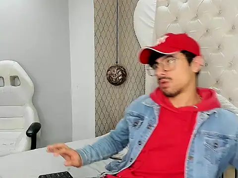 BryCams3 online show from September 16, 2025, 1:17 am