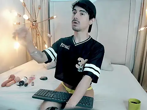 BryCams3 online show from September 28, 2025, 3:46 am