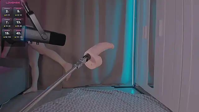 Juicy Vikki online show from February 16, 2026, 2:05 pm