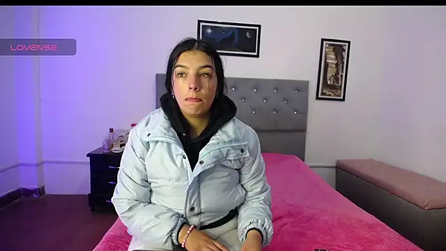 Esmeraldaa- online show from September 18, 2025, 5:43 am