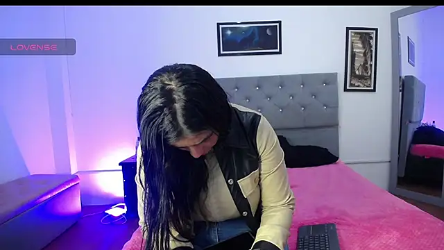 Esmeraldaa- online show from September 12, 2025, 4:45 am