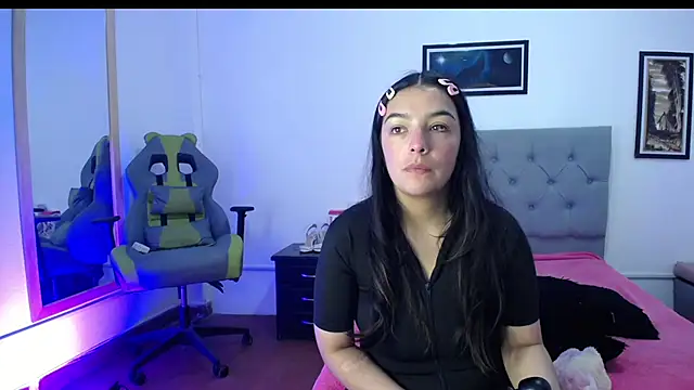 Esmeraldaa- online show from September 24, 2025, 4:41 am