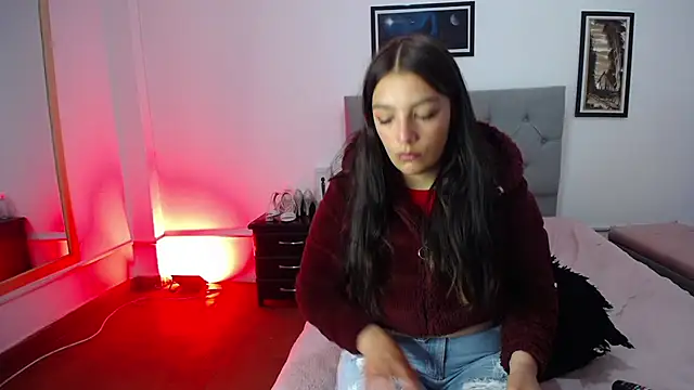 Esmeraldaa- online show from November 8, 2025, 3:54 am