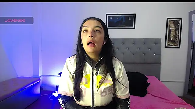 Esmeraldaa- online show from September 10, 2025, 4:22 am