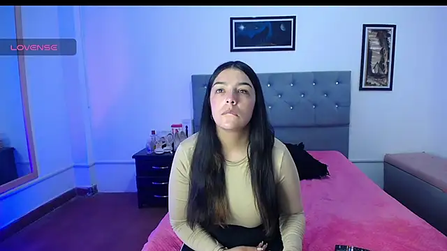 Esmeraldaa- online show from September 20, 2025, 4:39 am