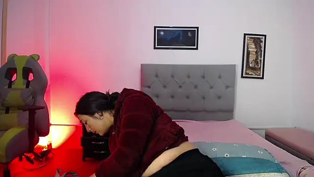 Esmeraldaa- online show from October 10, 2025, 6:25 am