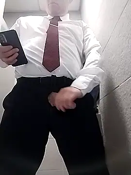 BigCristh79 online show from October 11, 2025, 5:47 pm