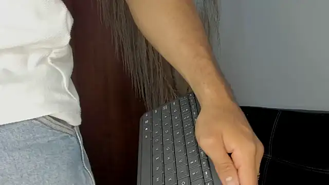 Evansdark1 online show from September 26, 2025, 9:43 pm