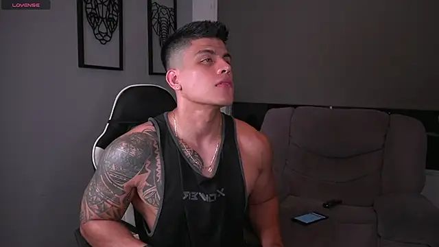tyler muscle1 online show from October 7, 2025, 12:22 am